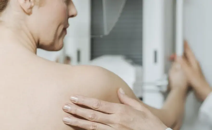 Tamoksyfen - lek na raka piersi? Jak działa i kiedy pomaga?