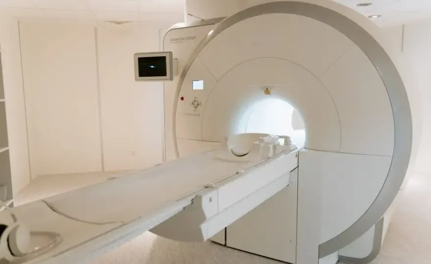 Skutki uboczne tomografii komputerowej: promieniowanie, reakcje i ryzyko zdrowotne