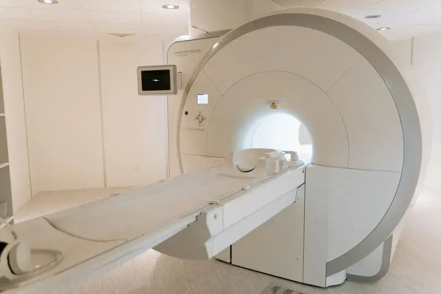 Skutki uboczne tomografii komputerowej: promieniowanie, reakcje i ryzyko zdrowotne